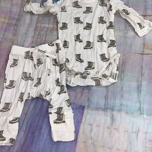 Kate Quinn bamboo pajama set 0/3